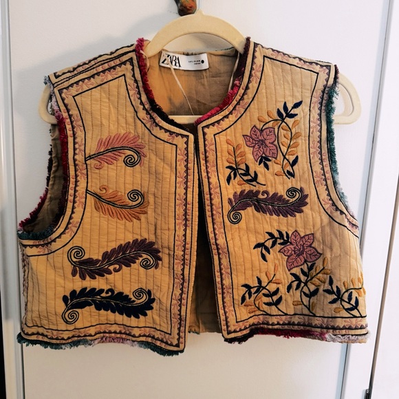 ZARA embroidered cropped vest - Picture 2 of 7